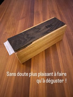 I Projet Champagne I
Pour une très belle Maison, un emballage 100% réemploi. 
#champagne #boite #cuiritalien #copeaux #maison #prestige #noplastic #assemblage #reemploi #ecodesign #bonsens #fête #plaisir