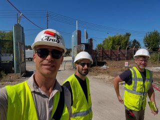 I Projet SÎlot I
L’équipe OFFICINE prête à en découdre pour un magnifique et grand projet dédié à la vie associative sportive et culturelle. 
#travaildubois #reemploi #bardage #team #marchepublic #écoconception